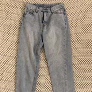 Light wash mom jeans